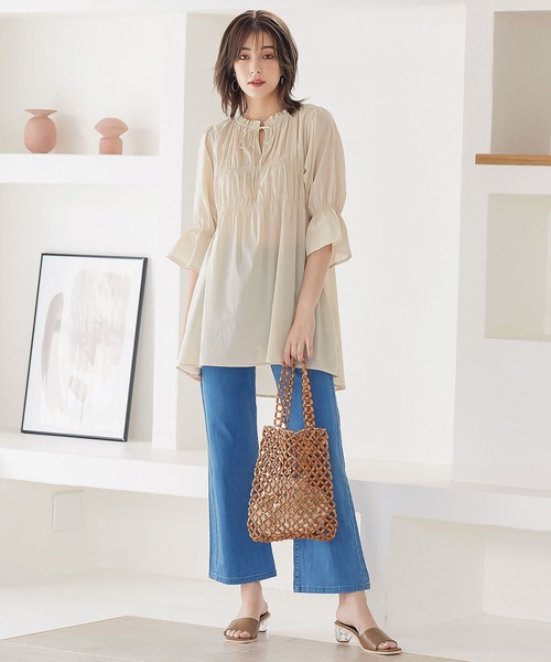 KOBE LETTUCE（コウベレタス）の「シャーリングギャザーチュニックトップス（チュニック・レディース・オフホワイト/グリーン/ベージュ系その他・FREE）」の6枚目の写真