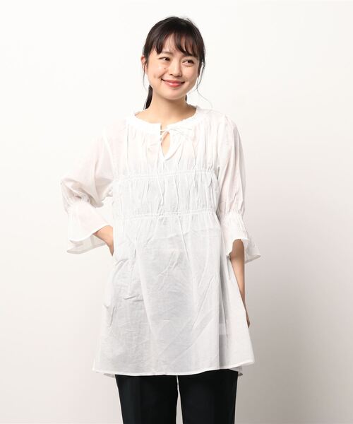 KOBE LETTUCE（コウベレタス）の「シャーリングギャザーチュニックトップス（チュニック・レディース・オフホワイト/グリーン/ベージュ系その他・FREE）」の13枚目の写真