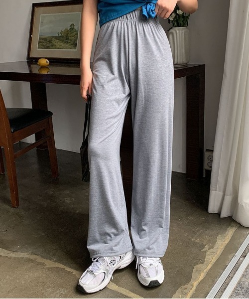merongshop（メロンショップ）の「MERONGSHOP さらさらロングワイドパンツ（スウェットパンツ・レディース・ブラック/グレー/ベージュ/レッド・FREE）」の3枚目の写真