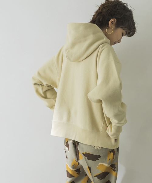 Champion（チャンピオン）の「『別注』Champion×URBANRESEARCH Reverse Weave Parka（パーカー・レディース・オリーブ/グレー/ベージュ・FREE）」の15枚目の写真