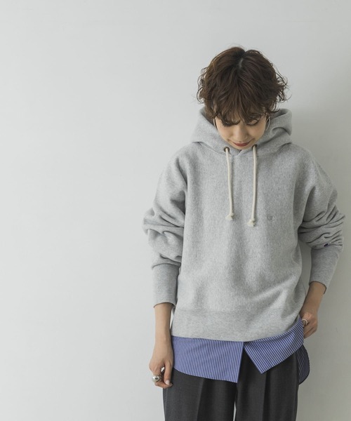 Champion（チャンピオン）の「『別注』Champion×URBANRESEARCH Reverse Weave Parka（パーカー・レディース・オリーブ/グレー/ベージュ・FREE）」の18枚目の写真