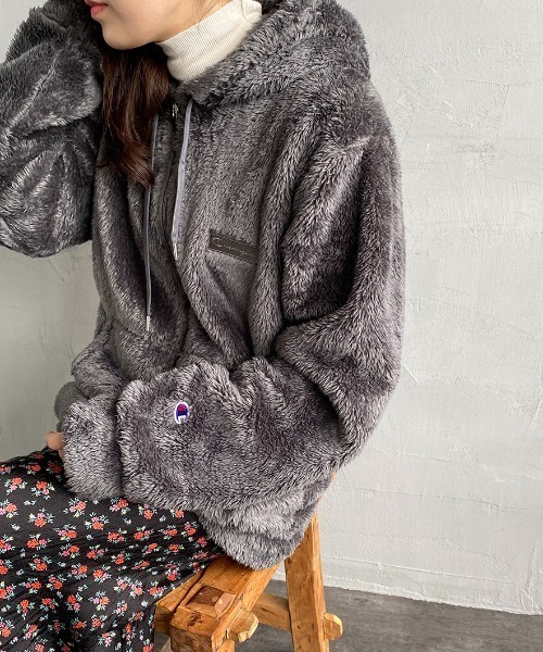 Champion（チャンピオン）の「【WEB限定】[Champion/チャンピオン] ボアフリース ジップフードジャケット（その他アウター・レディース・ブラック/ベージュ/オリーブ/チャコール・M/L/XL）」の2枚目の写真
