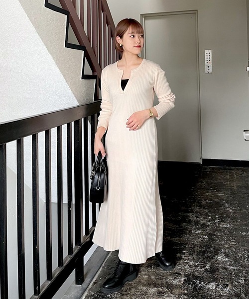 PAGEBOY(ページボーイ)の「キーネックニットワンピース(ワンピース・レディース・ブラック/アイボリー・FREE)」の3枚目の写真