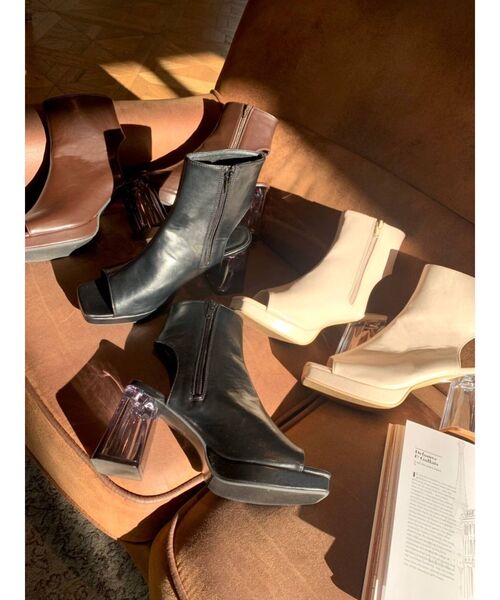 RESEXXY(リゼクシー)の「オープントゥショートブーツ(ブーツ・レディース・ブラック/ベージュ/ブラウン・SMALL/MEDIUM/LARGE)」の4枚目の写真