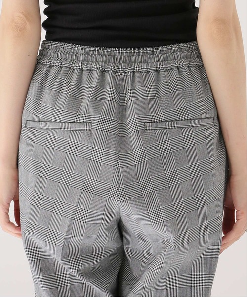 La TOTALITE(ラトータリテ)の「裏起毛イージーテーパードパンツ【手洗い可能】(その他パンツ・レディース・ブラック/アイボリー/マルチ・38/36)」の8枚目の写真