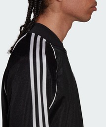 adidas（アディダス）の「アディカラークラシックス SST ハイシャイン