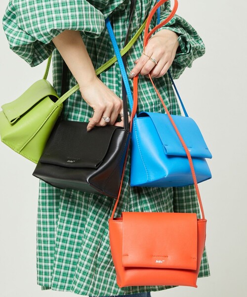 FREAK'S STORE(フリークスストア)の「Anthe/アンテ フラップショルダーバッグ大(ショルダーバッグ・レディース・ブラック/オレンジ/ブルー/グリーン・ONE SIZE)」の17枚目の写真