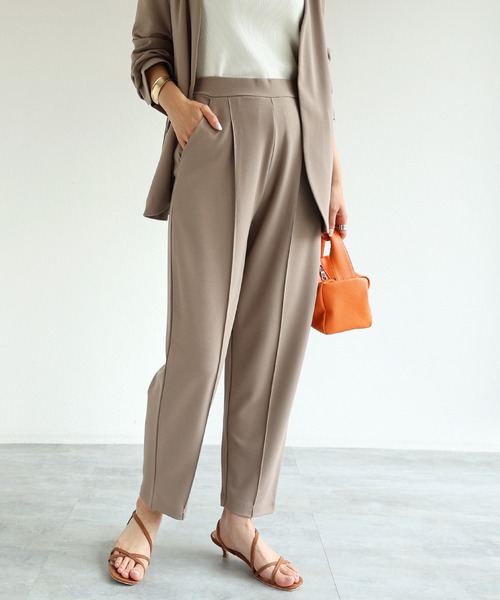 andme（アンドミー）の「梨地ポンチストレッチセンタープレステーパードパンツ（スラックス・レディース・ブラック/ベージュ/ネイビー/グリーン/アイボリー/グレー系その他/ピンク・M/L）」の5枚目の写真