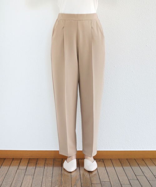 andme（アンドミー）の「梨地ポンチストレッチセンタープレステーパードパンツ（スラックス・レディース・ブラック/ベージュ/ネイビー/グリーン/アイボリー/グレー系その他/ピンク・M/L）」の15枚目の写真