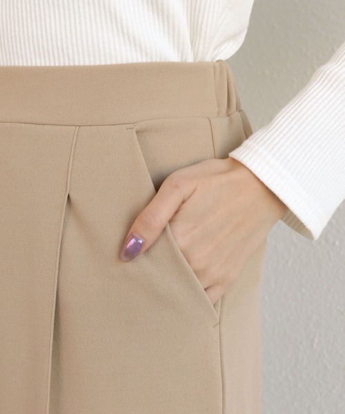 andme（アンドミー）の「梨地ポンチストレッチセンタープレステーパードパンツ（スラックス・レディース・ブラック/ベージュ/ネイビー/グリーン/アイボリー/グレー系その他/ピンク・M/L）」の19枚目の写真