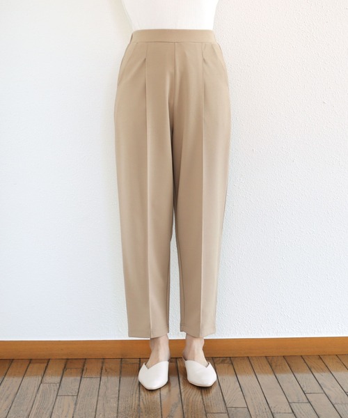andme（アンドミー）の「梨地ポンチストレッチセンタープレステーパードパンツ（スラックス・レディース・ブラック/ベージュ/ネイビー/グリーン/アイボリー/グレー系その他/ピンク・M/L）」の12枚目の写真