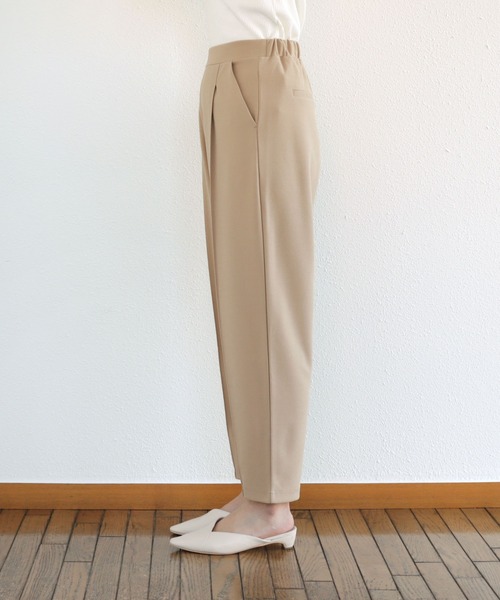 andme（アンドミー）の「梨地ポンチストレッチセンタープレステーパードパンツ（スラックス・レディース・ブラック/ベージュ/ネイビー/グリーン/アイボリー/グレー系その他/ピンク・M/L）」の13枚目の写真