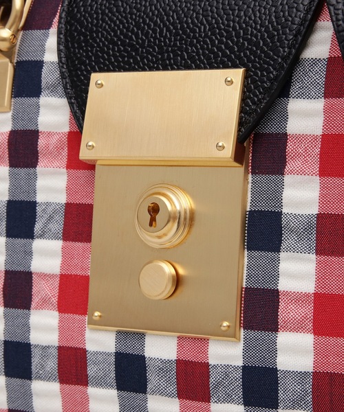 THOM BROWNE(トムブラウン)の「MRS. THOM MINI BAG W/ CONTRAST LEATHER FRAME IN GINGHAM WOOL SEERSUCKER WOOL(ショルダーバッグ・レディース・ブラック系その他・ONE SIZE)」の7枚目の写真