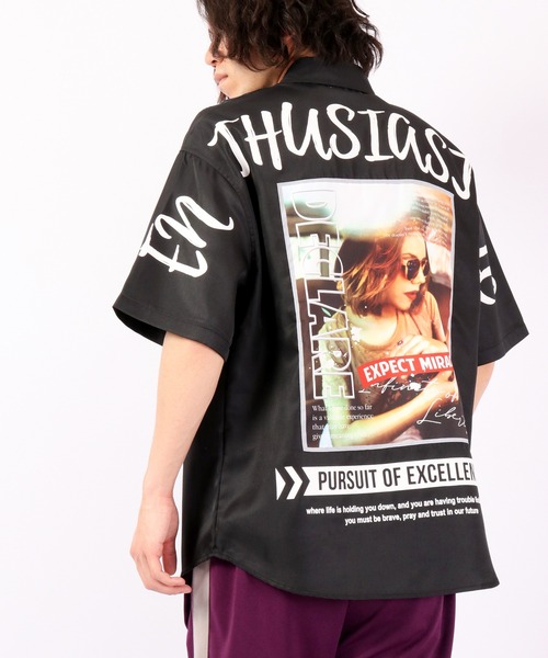 A.T,C in the attic homme（エーティーシーインジアティックオム）の「とろみガールズフォト半袖ルーズシャツ（シャツ/ブラウス・メンズ・ホワイト/ベージュ/ホワイト系その他/ブラック系その他/ブラック・M/L）」の3枚目の写真