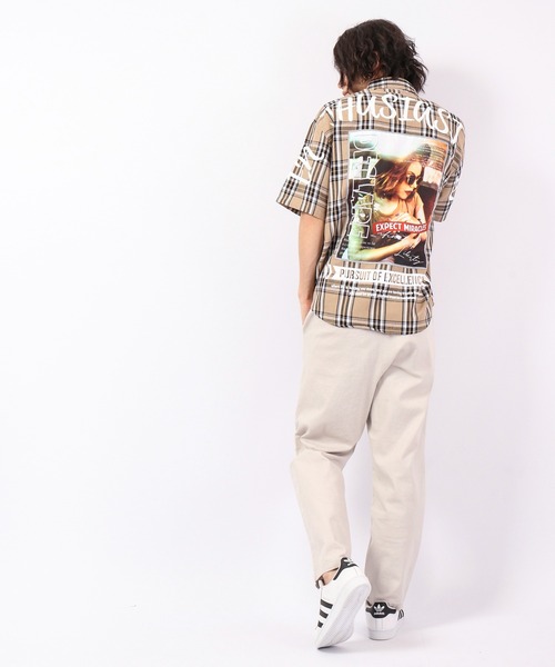 A.T,C in the attic homme（エーティーシーインジアティックオム）の「とろみガールズフォト半袖ルーズシャツ（シャツ/ブラウス・メンズ・ホワイト/ベージュ/ホワイト系その他/ブラック系その他/ブラック・M/L）」の6枚目の写真