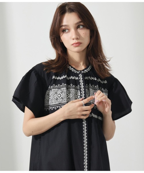 CHILLE（チル）の「クロスステッチ刺繍ワンピース（ワンピース・レディース・ライトブルー/ブラック・FREE）」の3枚目の写真