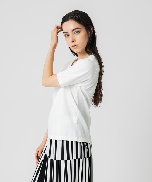 UNITED TOKYO(ユナイテッドトウキョウ)の「UネックTシャツ(Tシャツ/カットソー・レディース・パープル/ブラック/ホワイト・FREE)」の4枚目の写真