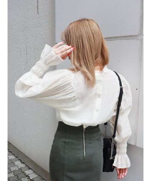 MURUA（ムルーア）の「ワッシャーボリュームブラウス（シャツ/ブラウス・レディース・ブラック/マスタード/アイボリー・FREE）」の20枚目の写真