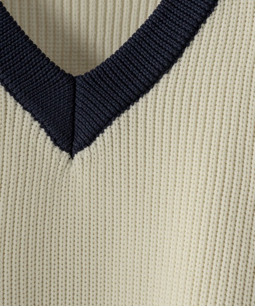 DOOPZ(ドープス)の「オーバーサイズVネックニット(ニット/セーター・メンズ・チャコールグレー/ホワイト・SMALL/MEDIUM/LARGE)」の4枚目の写真