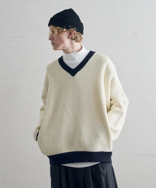 DOOPZ(ドープス)の「オーバーサイズVネックニット(ニット/セーター・メンズ・チャコールグレー/ホワイト・SMALL/MEDIUM/LARGE)」の17枚目の写真