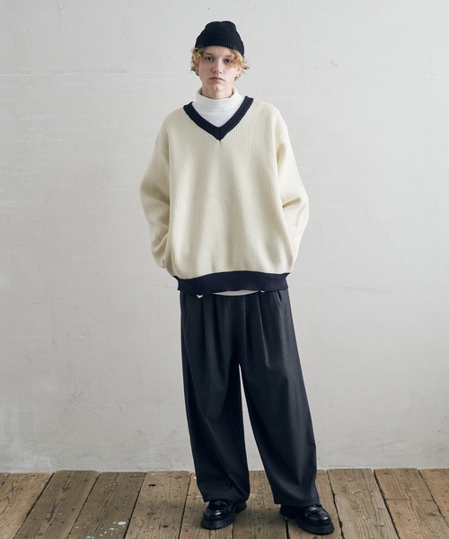 DOOPZ(ドープス)の「オーバーサイズVネックニット(ニット/セーター・メンズ・チャコールグレー/ホワイト・SMALL/MEDIUM/LARGE)」の21枚目の写真