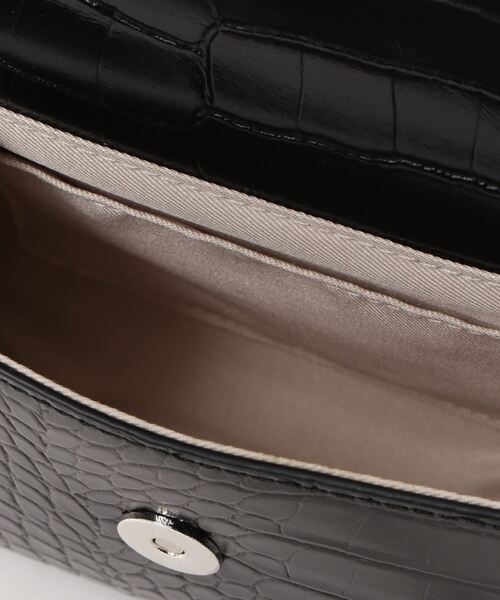 minia（ミニア）の「ボールチェーンのフラップミニショルダー　◆（ショルダーバッグ・レディース・ダークブラウン/ブルーグリーン/ブラック・FREE）」の4枚目の写真