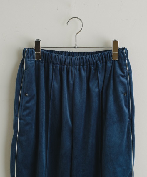 WHIMSIC（ウィムジック）の「【WHIMSIC】ベロアパイピングトラックパンツ（スラックス・メンズ・ベージュ/ブルー/グリーン/オリーブ・FREE）」の9枚目の写真