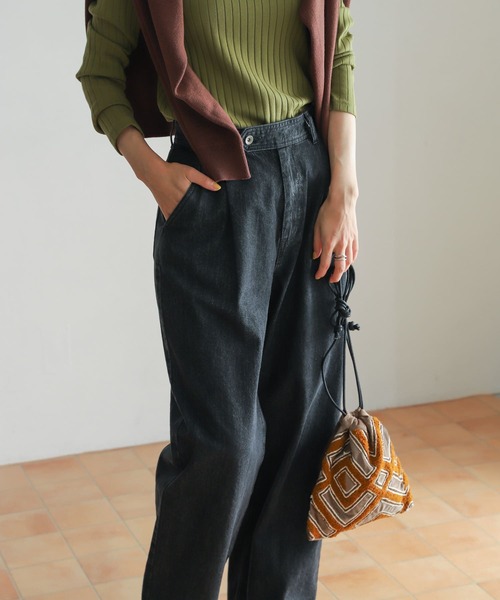 URBAN RESEARCH DOORS(アーバンリサーチドアーズ)の「『セットアップ対応』 フロントタックストレートデニム(デニムパンツ・レディース・ブラック/ブルー・SMALL/MEDIUM)」の6枚目の写真