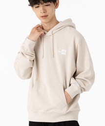 NEW ERA（ニューエラ）の「ニューエラ オーバーサイズパーカー ボックスロゴ ONSPOTZ別注（スウェット・メンズ）」