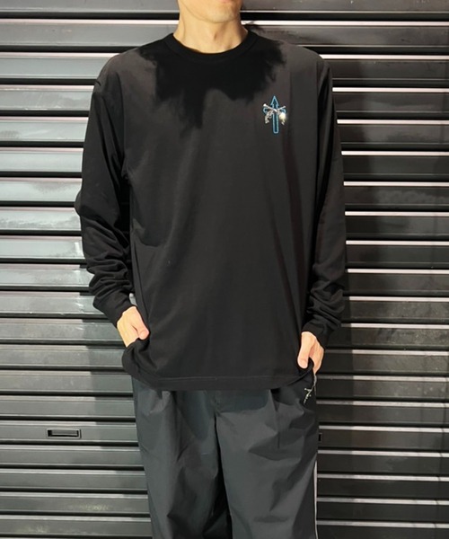 roarguns(ロアーガンズ)の「CROSS METAL L/S TEE(Tシャツ/カットソー・メンズ・ホワイト/ブラック・3/1/2)」の2枚目の写真