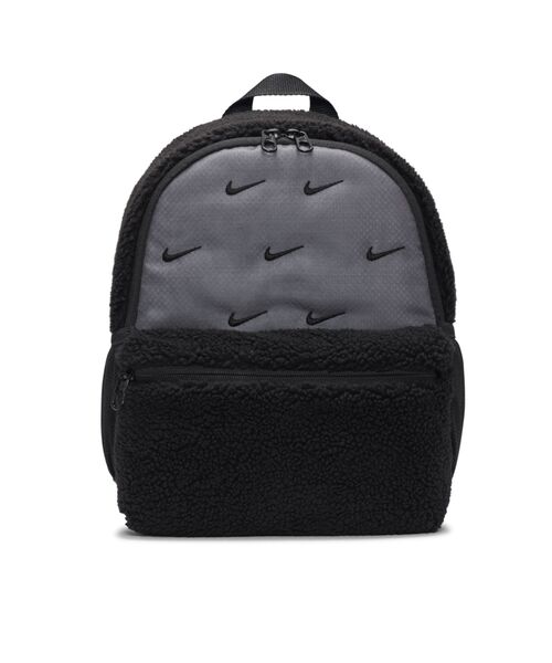 NIKE(ナイキ)の「ナイキ ブラジリア JDI キッズ ミニ バックパック (11L) / Nike Brasilia JDI Kids' Mini Backpack (11L)(バックパック/リュック・キッズ・ピンク系その他/ブラック・ONE SIZE)」の13枚目の写真