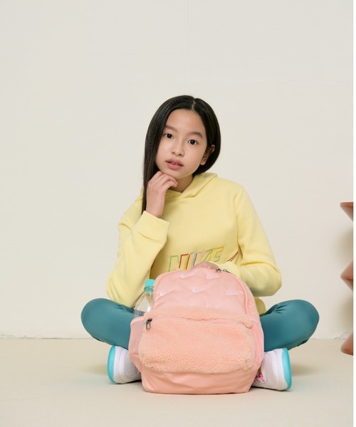 NIKE(ナイキ)の「ナイキ ブラジリア JDI キッズ ミニ バックパック (11L) / Nike Brasilia JDI Kids' Mini Backpack (11L)(バックパック/リュック・キッズ・ピンク系その他/ブラック・ONE SIZE)」の5枚目の写真