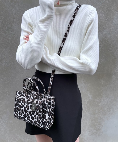 loti（ロティ）の「loti ポケットミニスクエアBAG（ショルダーバッグ・レディース・ホワイト系その他/ブラック/ブラック系その他・FREE）」の8枚目の写真