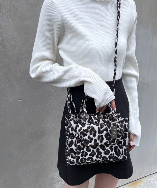 loti（ロティ）の「loti ポケットミニスクエアBAG（ショルダーバッグ・レディース・ホワイト系その他/ブラック/ブラック系その他・FREE）」の10枚目の写真