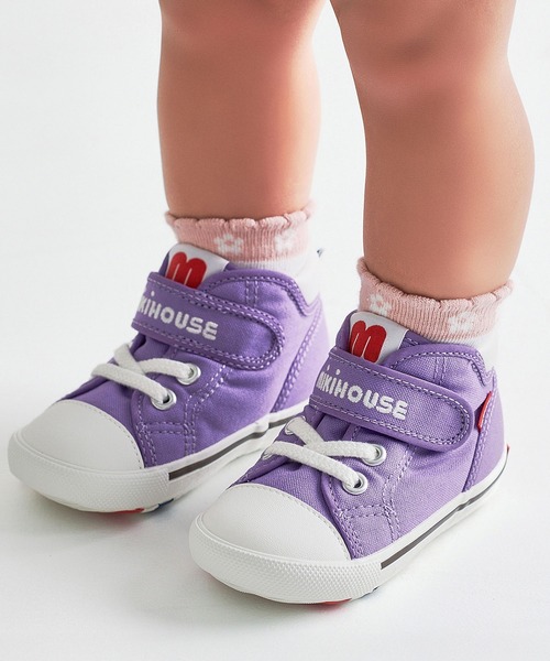 MIKI HOUSE(ミキハウス)の「ミキハウスロゴセカンドベビーシューズ(スニーカー・キッズ・インディゴブルー/レッド/ホワイト/マルチ/レッド系その他2/ブラック/アイボリー/ピンク/ブルー系その他/パープル・13.5/14cm/15cm/15.5cm/14.5cm/13.5cm)」の7枚目の写真