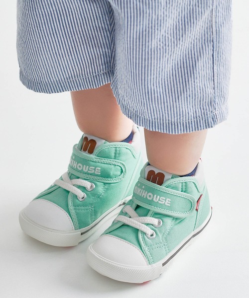 MIKI HOUSE（ミキハウス）の「ロゴセカンドベビーシューズ（スニーカー・キッズ・インディゴブルー/レッド/ホワイト/マルチ/レッド系その他2/ブラック/アイボリー/ピンク/ブルー系その他/パープル/グリーン系その他3・13.5/14cm/15cm/15.5cm/14.5cm/13.5cm）」の5枚目の写真