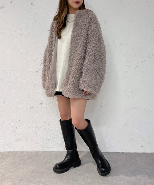 apres jour mignon(アプレジュールミニョン)の「フェイクファーコート【ZOZOTOWN限定アイテム】(その他アウター・レディース・グレー/ピンク/アイボリー/ブラック・フリー/X-LARGE)」の7枚目の写真