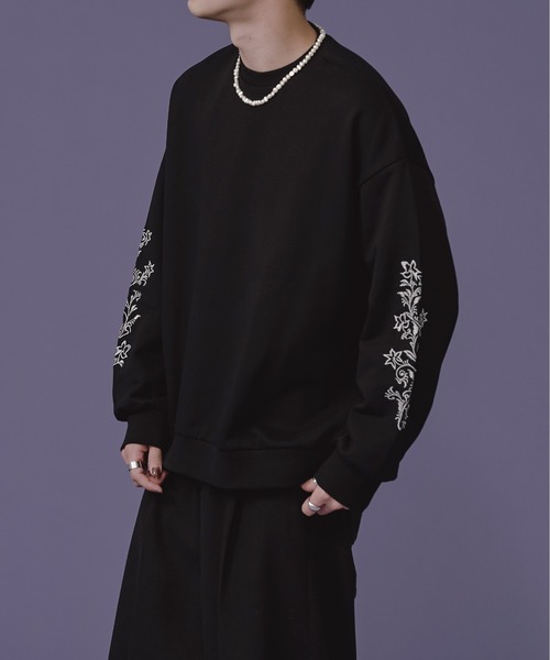 Ellno Loset(エルノロゼット)の「フラワー刺繍オーバースウェット(スウェット・メンズ・ブラック/オフホワイト・LARGE/MEDIUM)」の2枚目の写真