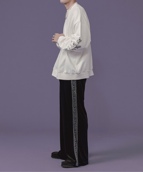 Ellno Loset(エルノロゼット)の「フラワー刺繍オーバースウェット(スウェット・メンズ・ブラック/オフホワイト・LARGE/MEDIUM)」の8枚目の写真