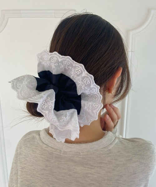 Loueme(ルエム)の「コットンレースボリュームシュシュ(シュシュ・レディース・ホワイト/ブラック/ブラック系その他・FREE)」の3枚目の写真