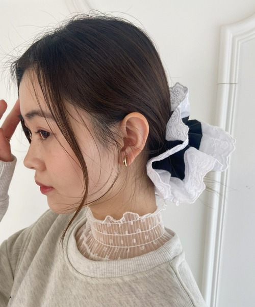 Loueme(ルエム)の「コットンレースボリュームシュシュ(シュシュ・レディース・ホワイト/ブラック/ブラック系その他・FREE)」の5枚目の写真