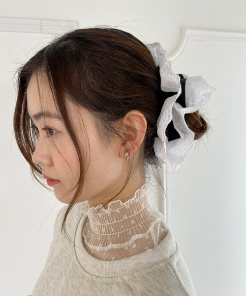 Loueme(ルエム)の「コットンレースボリュームシュシュ(シュシュ・レディース・ホワイト/ブラック/ブラック系その他・FREE)」の7枚目の写真