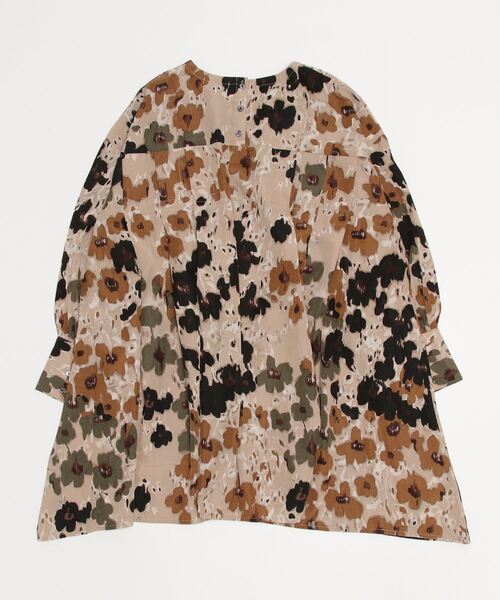 sandy（サンディー）の「【sandy】フラワープリントタックプルオーバー（シャツ/ブラウス・レディース・ベージュ/ブラウン/グレー・FREE）」の4枚目の写真