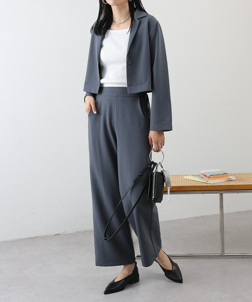 COLONY 2139(コロニートゥーワンスリーナイン)の「WEB限定/一部店舗限定 ストレッチジョーゼットワイドパンツ&ショートジャケットセットアップ(セットアップ・レディース・アイボリー/ブラック/チャコールグレー/ブラウン・FREE)」の4枚目の写真