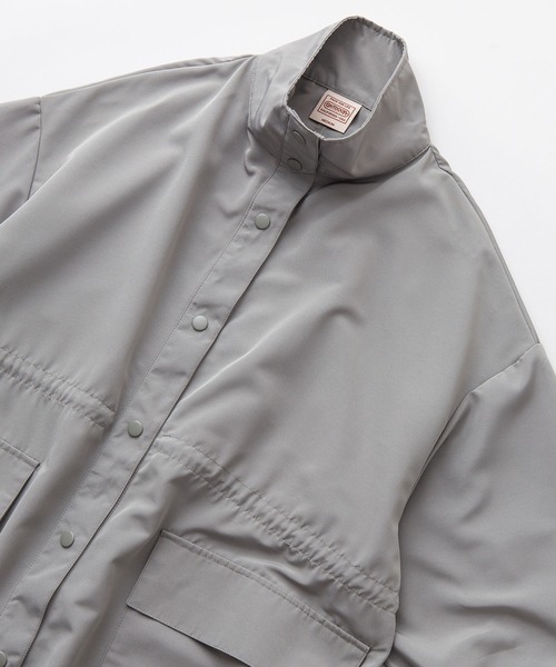 OUTDOOR PRODUCTS APPAREL(アウトドアプロダクツアパレル)の「スタンドカラー ボリューム マウンテンパーカー ミリタリージャケット(ミリタリージャケット・レディース・ブラック/カーキ/アイボリー・MEDIUM)」の3枚目の写真