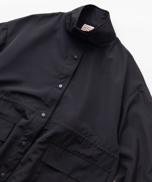 OUTDOOR PRODUCTS APPAREL(アウトドアプロダクツアパレル)の「スタンドカラー ボリューム マウンテンパーカー ミリタリージャケット(ミリタリージャケット・レディース・ブラック/カーキ/アイボリー・MEDIUM)」の2枚目の写真
