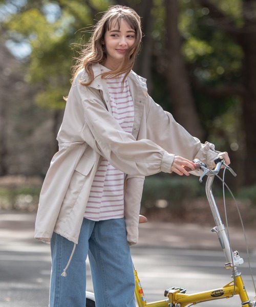 OUTDOOR PRODUCTS APPAREL(アウトドアプロダクツアパレル)の「スタンドカラー ボリューム マウンテンパーカー ミリタリージャケット(ミリタリージャケット・レディース・ブラック/カーキ/アイボリー・MEDIUM)」の8枚目の写真