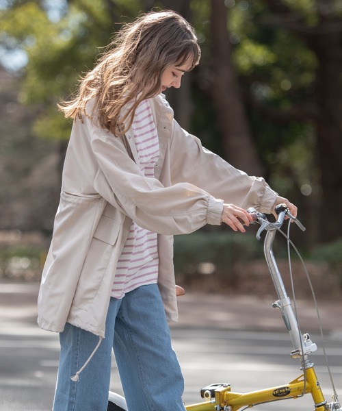 OUTDOOR PRODUCTS APPAREL(アウトドアプロダクツアパレル)の「スタンドカラー ボリューム マウンテンパーカー ミリタリージャケット(ミリタリージャケット・レディース・ブラック/カーキ/アイボリー・MEDIUM)」の9枚目の写真