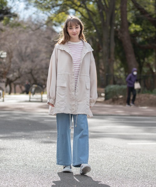 OUTDOOR PRODUCTS APPAREL(アウトドアプロダクツアパレル)の「スタンドカラー ボリューム マウンテンパーカー ミリタリージャケット(ミリタリージャケット・レディース・ブラック/カーキ/アイボリー・MEDIUM)」の4枚目の写真