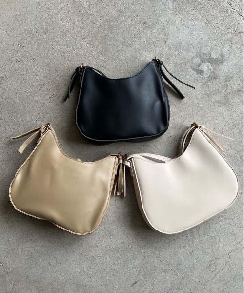 cuorequal（クオレコール）の「2way ハーフムーンバッグ（ショルダーバッグ・レディース・アイボリー/ベージュ/ブラック・FREE）」の18枚目の写真